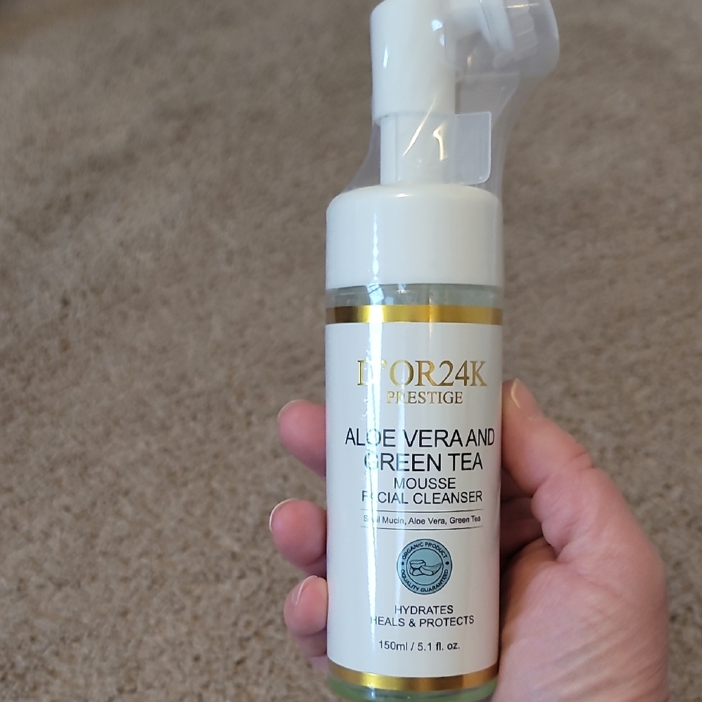 D'OR 24K Aloe Vera and Green Tea Mousse Facial Cleanser